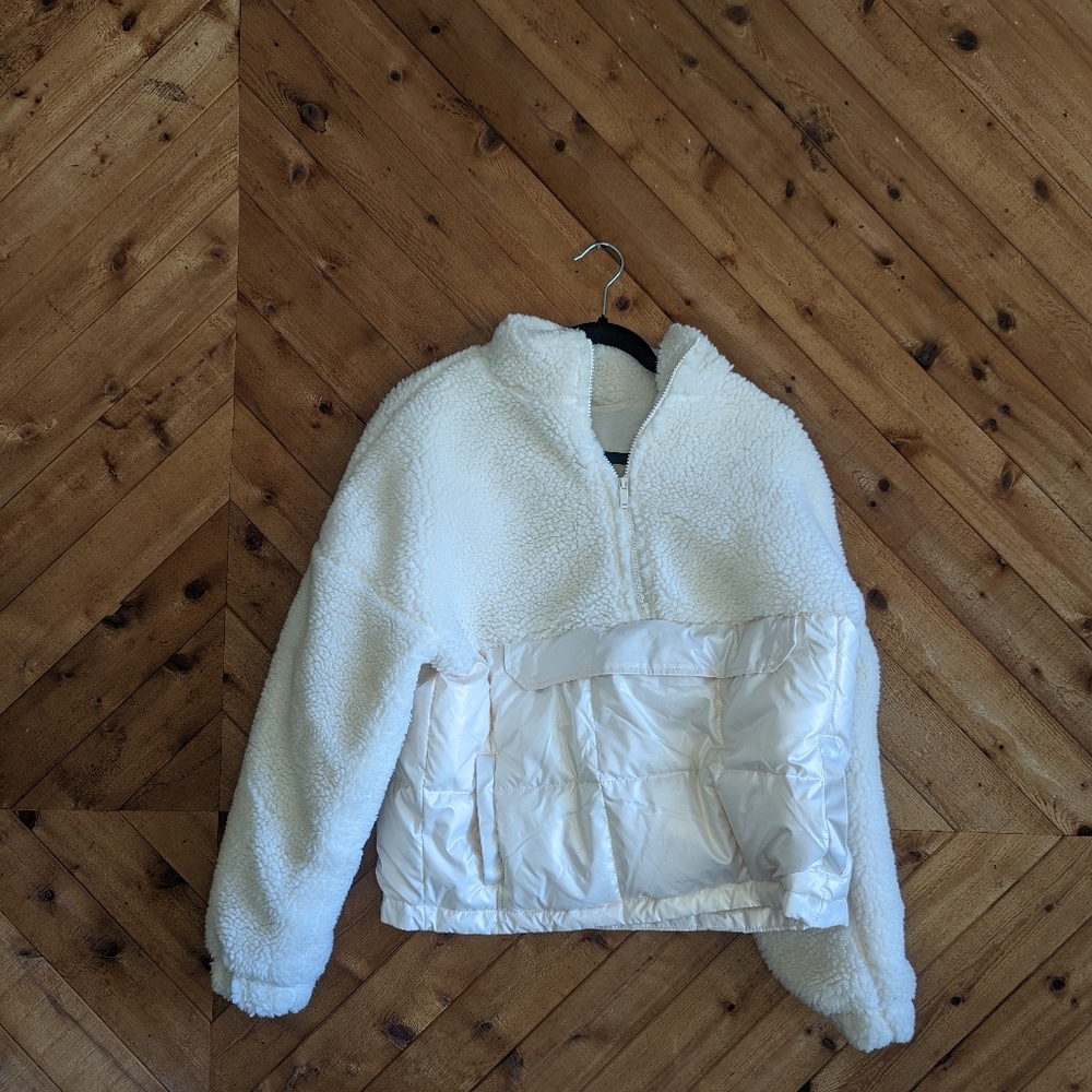 Fabletics Size M Cream puffer sweatshirt